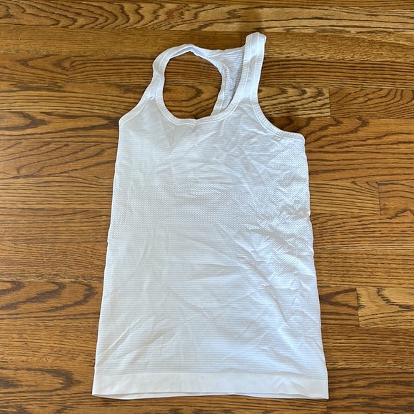 Lululemon run swirly tank - Picture 4 of 4